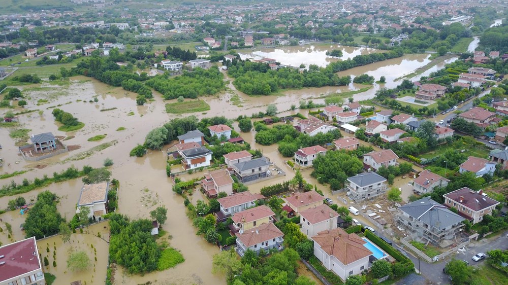 İstanbul'da sağanak yağış: Evler su altında kaldı - 4