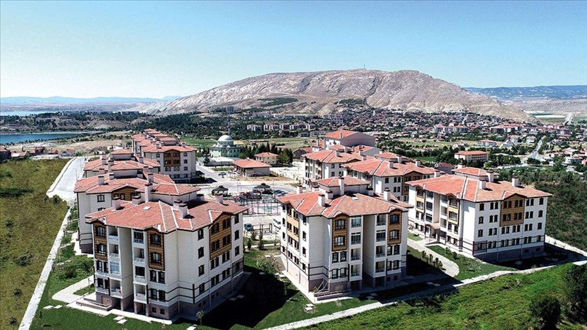 TOKİ taksitlerinin artış oranı açıklandı: Yüzde 49 yerine yüzde 24 TOKİ taksitlerinin artış oranı açıklandı: Yüzde 49 yerine yüzde 24