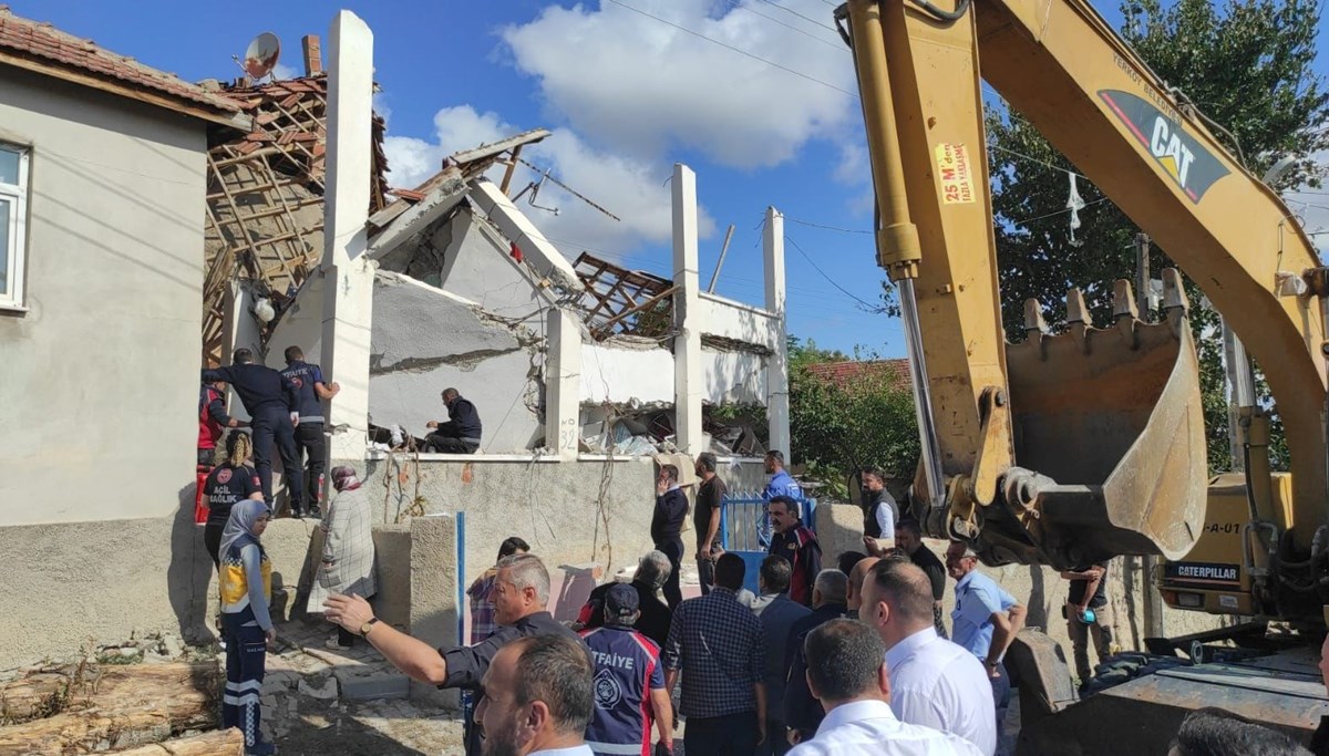 Yozgat'ta doğalgaz patlaması: 2 katlı ev çöktü, enkazda kalan çocuk aranıyor