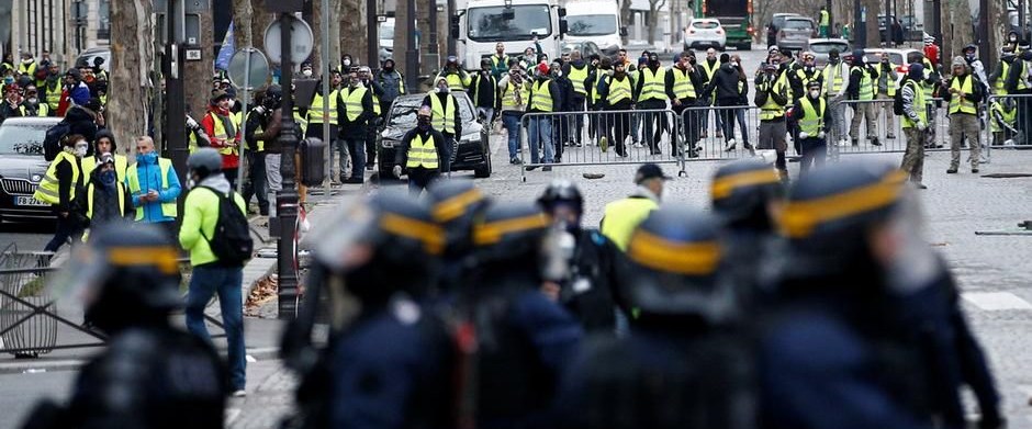 Macron'un sarı yelekliler için aldığı kararlara onay