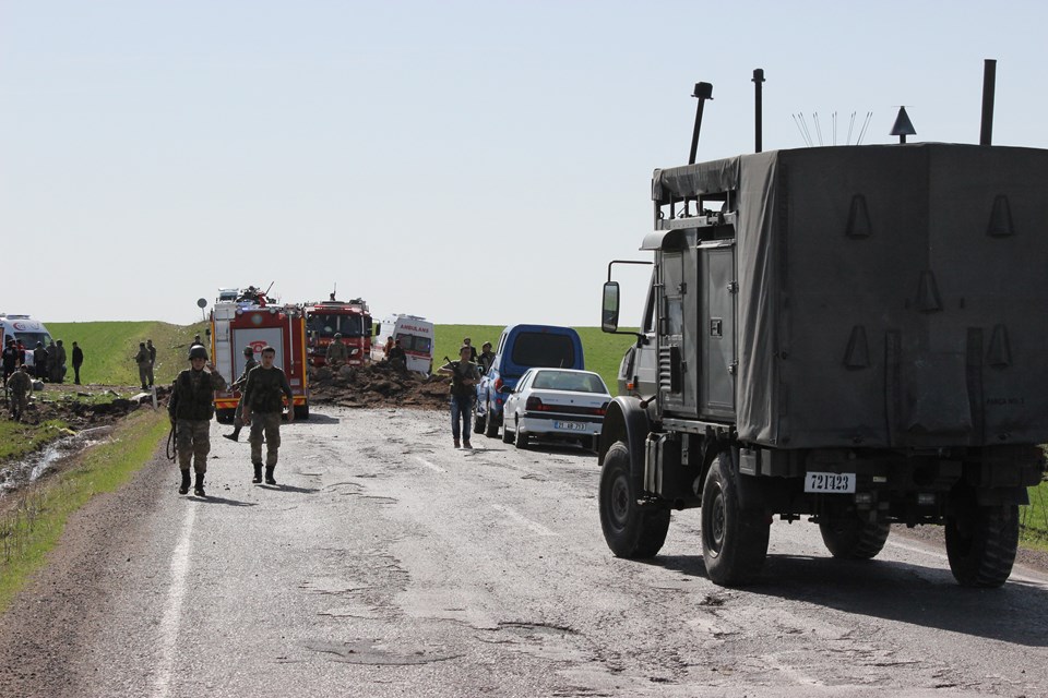 Diyarbakır'da askeri araca saldırı: 6 şehit - 1