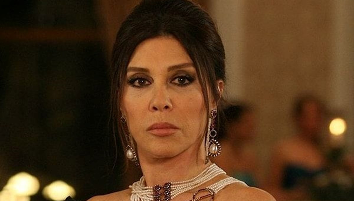 Güzelliğiyle yıllara meydan okuyan Nebahat Çehre'nin gençlik sırrı ortaya çıktı! 15 günde bir mutlaka yapıyormuş