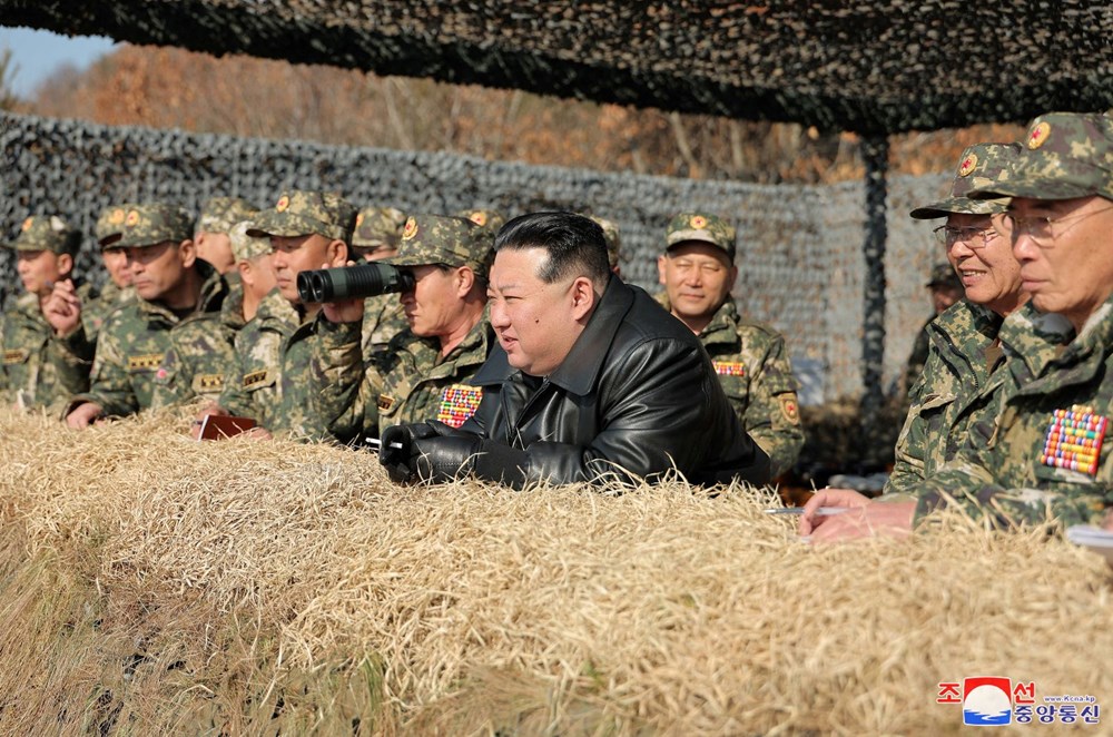 Kuzey Kore'de savaş oyunu: Kim Jong Un tankın başına geçti - 1