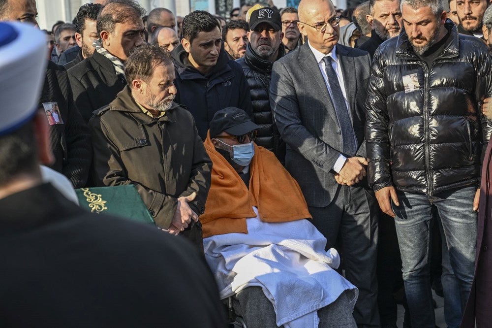 Kartalkaya yangın faciası: Vücudundaki kırıklara aldırmadı, eşi ve 2 çocuğunu son yolculuklarına uğurladı - 8