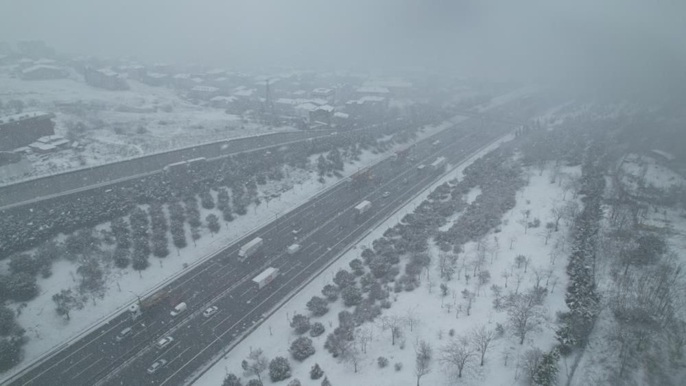 İstanbul’da kar aniden bastırdı: Dokuz ilçede okullar tatil edildi, bu akşam 18.00’e dikkat! - 9
