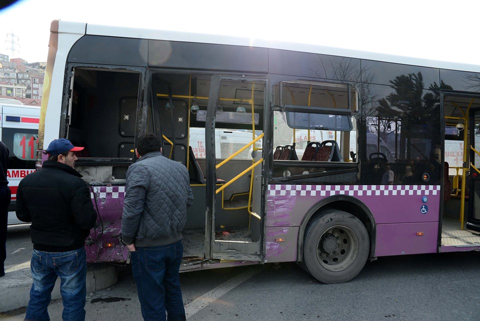 Sütlüce'de belediye otobüsü ile kamyonet çarpıştı: 10 yaralı - 1