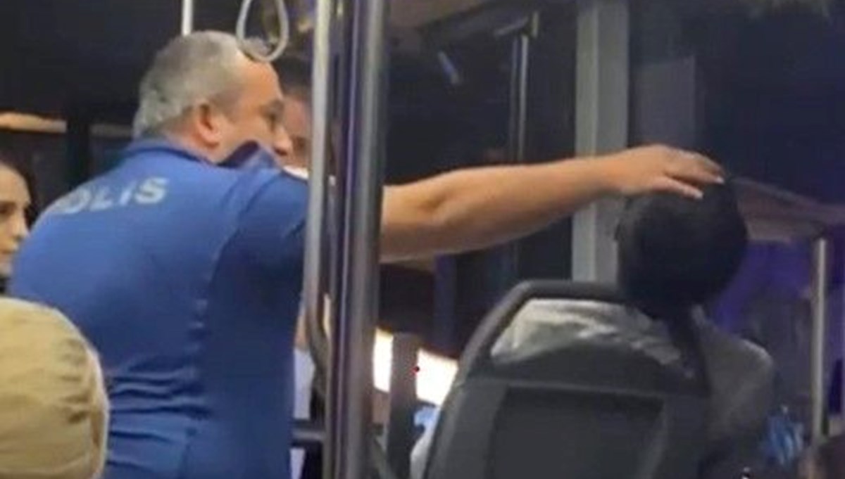 Belediye otobüsünde ilginç anlar: Ne yaptılarsa bir türlü uyanmadı, devreye polis girdi Belediye otobüsünde ilginç anlar: Ne yaptılarsa bir türlü uyanmadı, devreye polis girdi