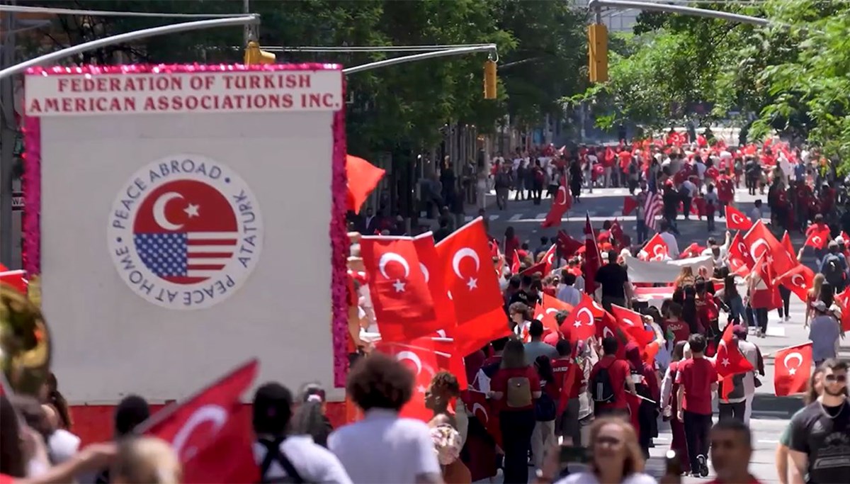 ABD'de 42. Geleneksel New York Türk Günü Yürüyüşü yapıldı