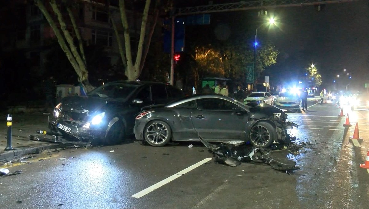 Kadıköy'de alkollü sürücü denetim noktasında kaza yaptı