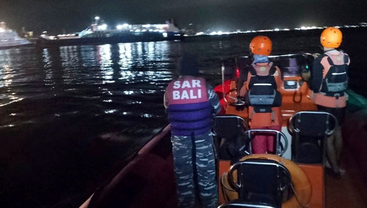 Bali’de feribot battı: Dört kişi öldü, 30 kişi kayıp Bali’de feribot battı: Dört kişi öldü, 30 kişi kayıp