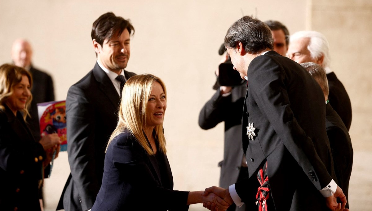 İtalya Başbakanı Giorgia Meloni, erkek arkadaşından ayrıldığını duyurdu: Kadınları kamera arkasında taciz etti İtalya Başbakanı Giorgia Meloni, erkek arkadaşından ayrıldığını duyurdu: Kadınları kamera arkasında taciz etti