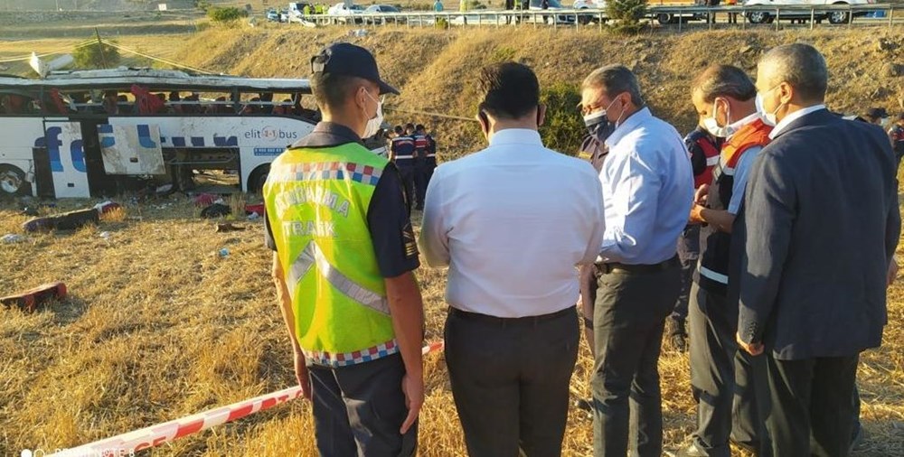 Balıkesir'de yolcu otobüsü devrildi: 14 kişi hayatını kaybetti - 6