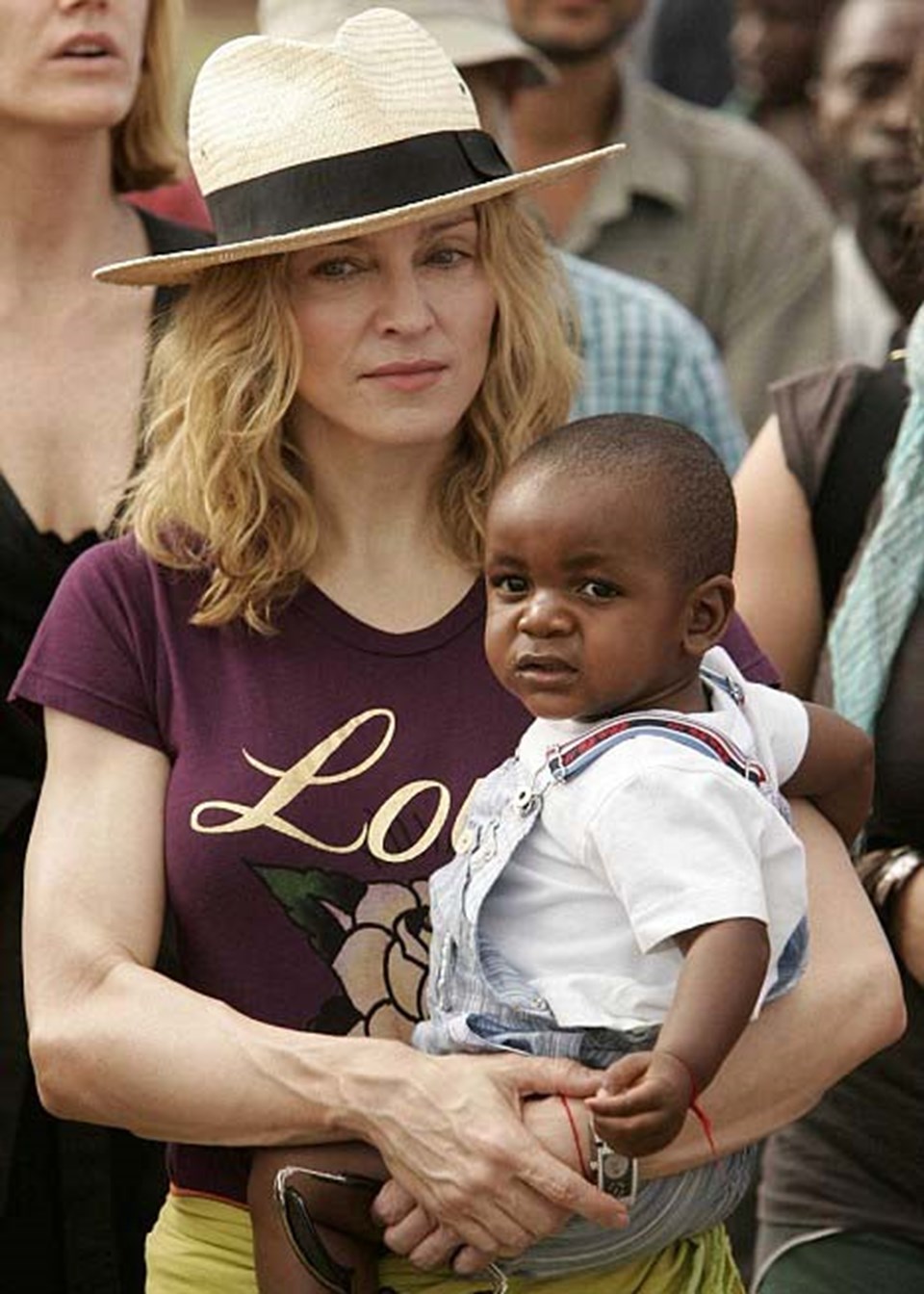 Malavi hükümeti, Madonna'yı destekliyor  - 1