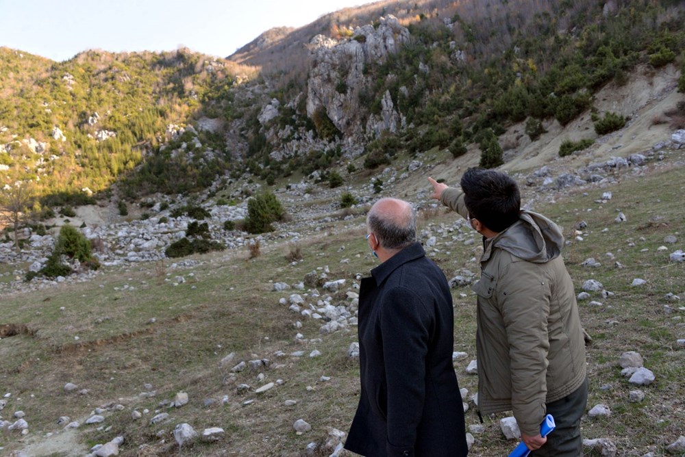 Dağlardan topladıkları defneden günlük 500 lira kazanıyorlar - 3