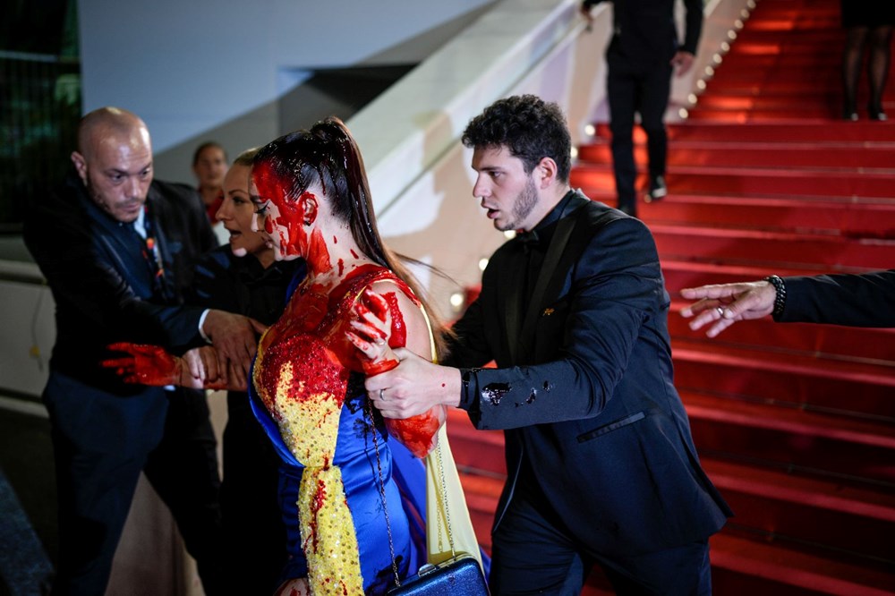 Cannes'da kırmızı halıda kanlı Ukrayna protestosu - 8