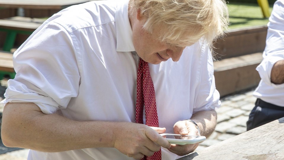 İngiltere Başbakanı Boris Johnson'un cep telefonu numarasının 15 yıldır internette dolaştığı ortaya çıktı - 1