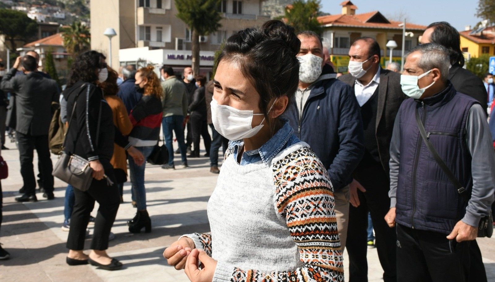 Canlı derste çok ses çıkardığı için öğretmene saldırdılar: 3 araba dolusu insandan dayak yedik