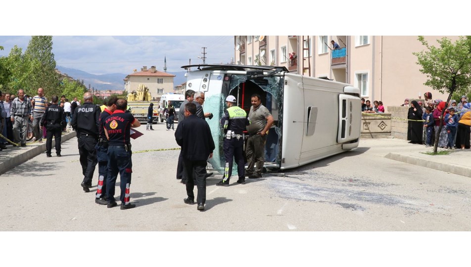 Ozel Halk Otobusu Ile Otomobil Carpisti 10 Yarali Ntv