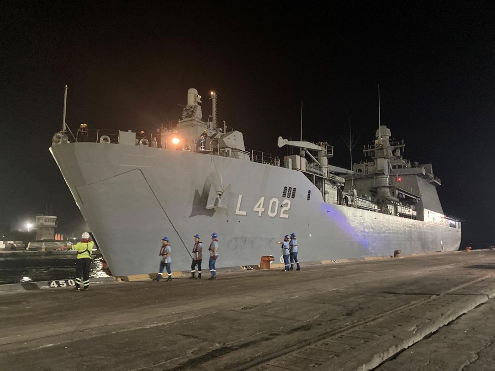 Türkiye, Lübnan'daki vatandaşlarını tahliye etti | TCG Bayraktar ve TCG Sancaktar Mersin Limanına geldi - 10