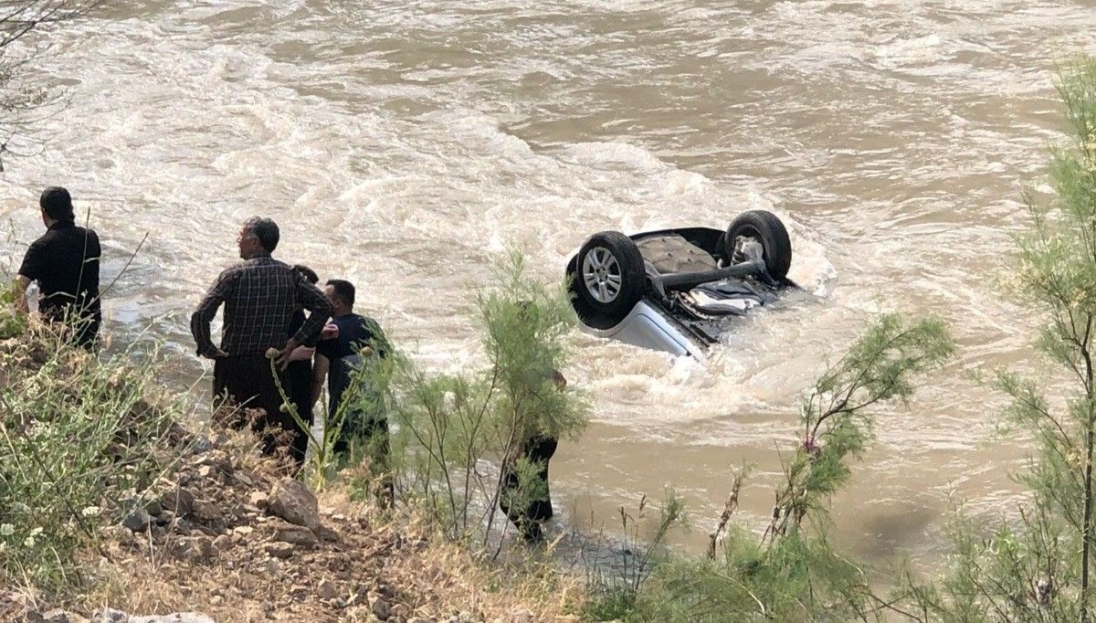 Otomobil Zap Suyu’na uçtu: Öğretmen öldü, polis eşi yaralandı