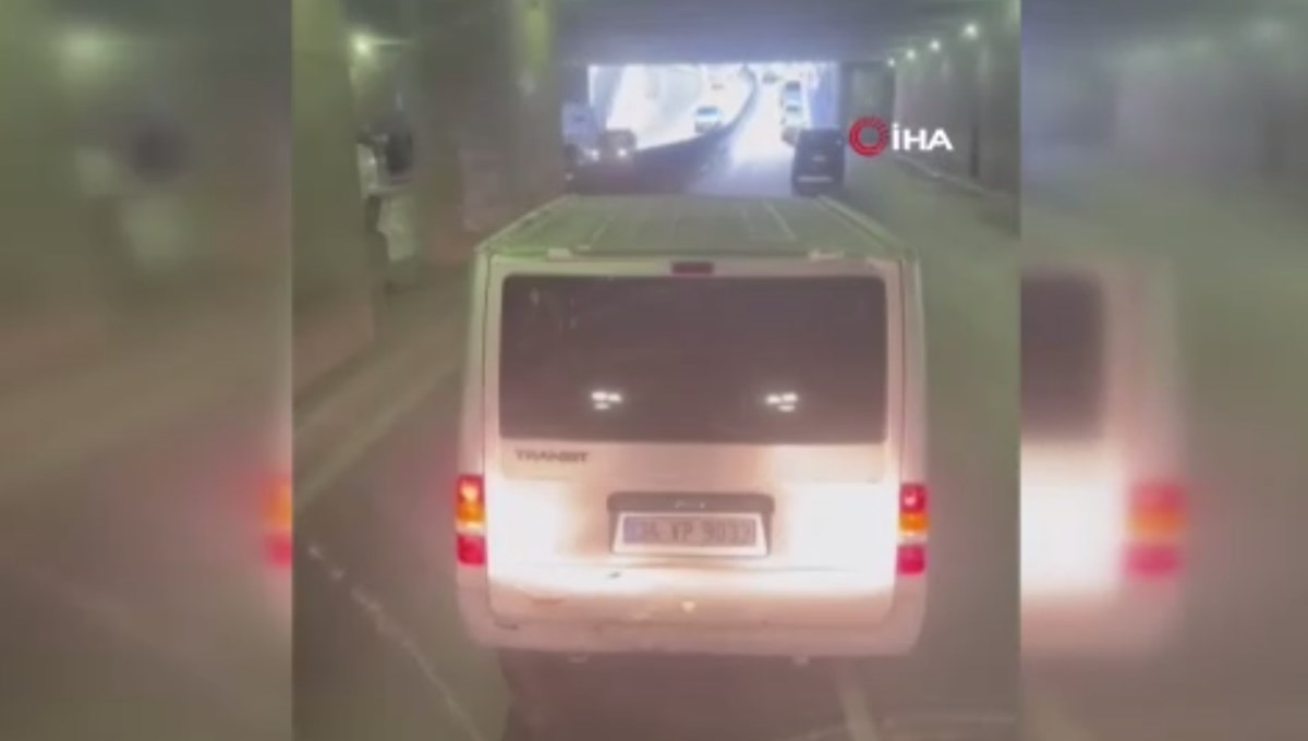 Yangına giden itfaiyeye yol vermeyen sürücü kamerada Yangına giden itfaiyeye yol vermeyen sürücü kamerada