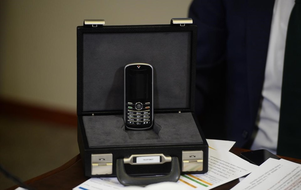 Sanayi Bakanı Fikri Işık, yeni kriptolu telefonu tanıttı - 3