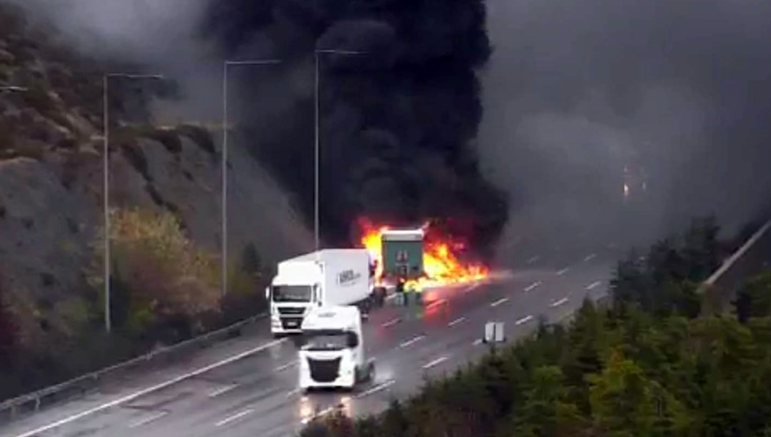 Yavuz Sultan Selim Köprüsü çıkışında TIR yangını