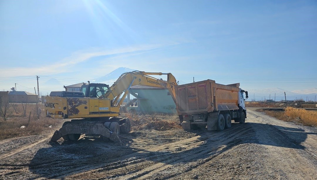 Iğdır'da 179 metruk yapı yıkıldı