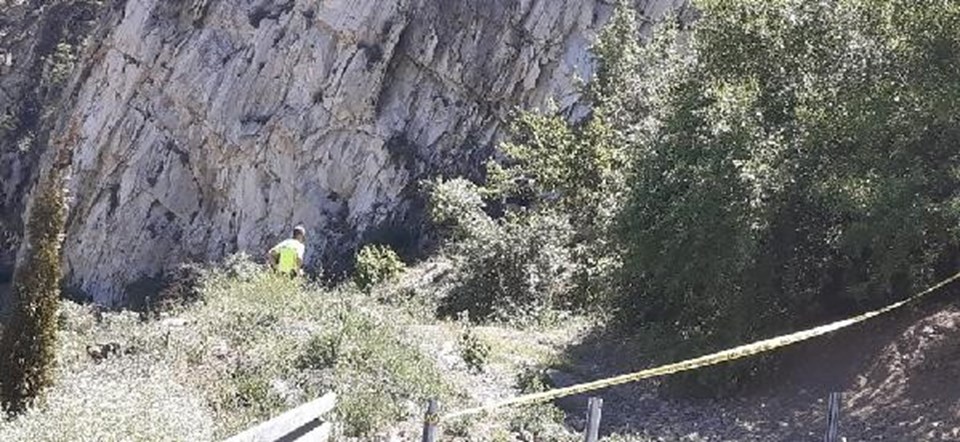 Şizofreni hastası oğlunu tekme atarak surlardan iten anne tutuklandı - 2