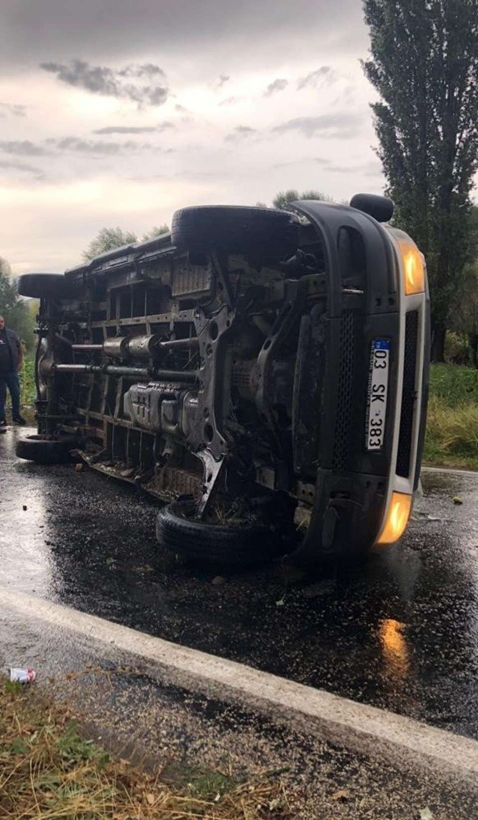 Afyonkarahisar’da işçi minibüsü devrildi: 10 yaralı - 1