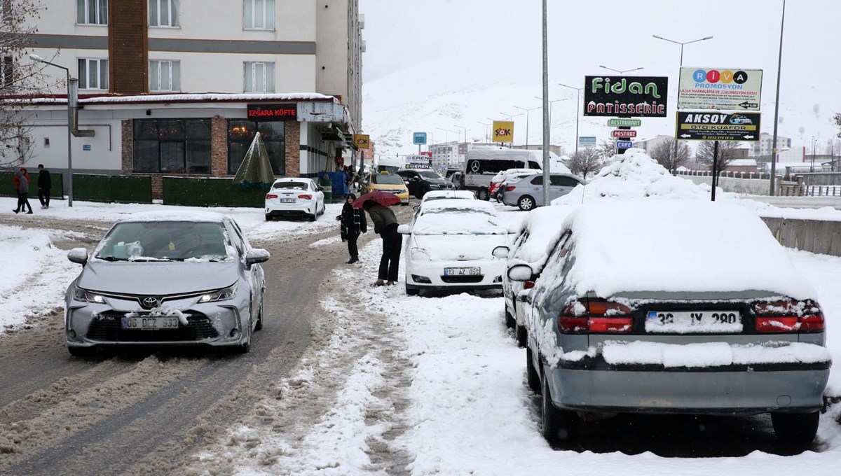 Bitlis'te kar etkili oldu