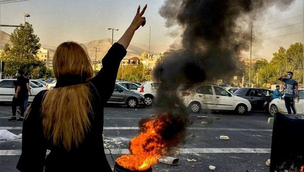 İran'da Azadi Kulesi'nin önünde dans eden çifte 10 yıl ceza: Suçları, izinsiz toplamak ve kamu fuhşuna teşvik - 6