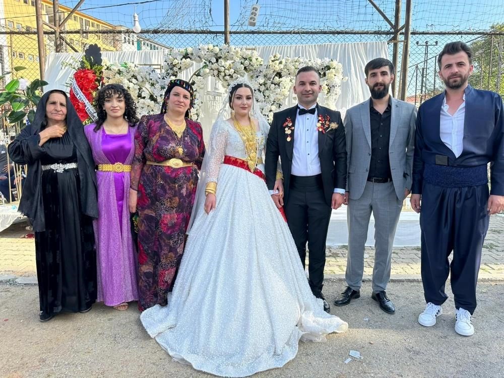 Aşiret düğününde 2 kilo altın, 3 milyon lira para takıldı - 3