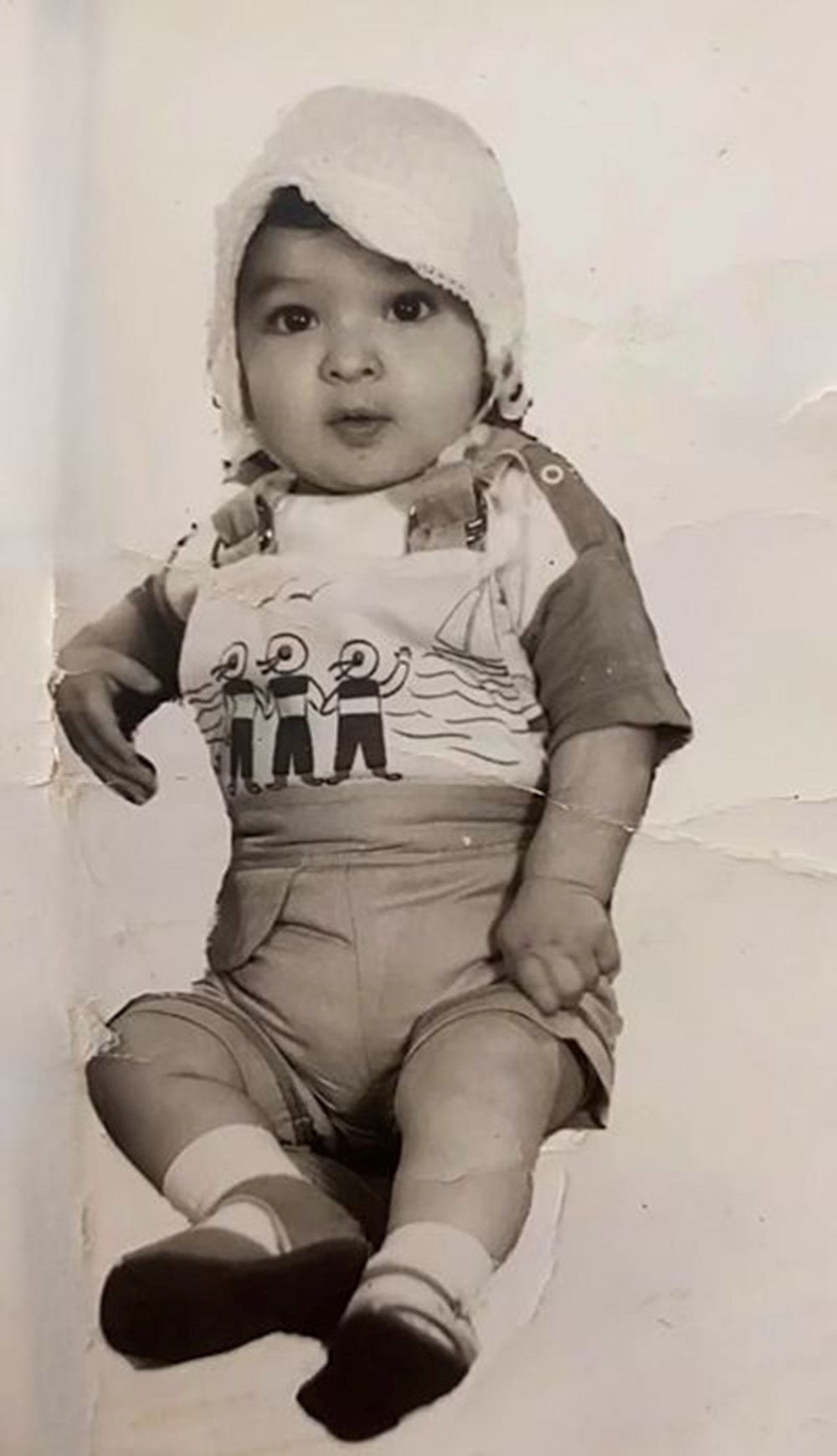 Su Burcu Yazgı Coşkun'dan nostaljik kare (Ünlülerin çocukluk ve gençlik halleri) - 60