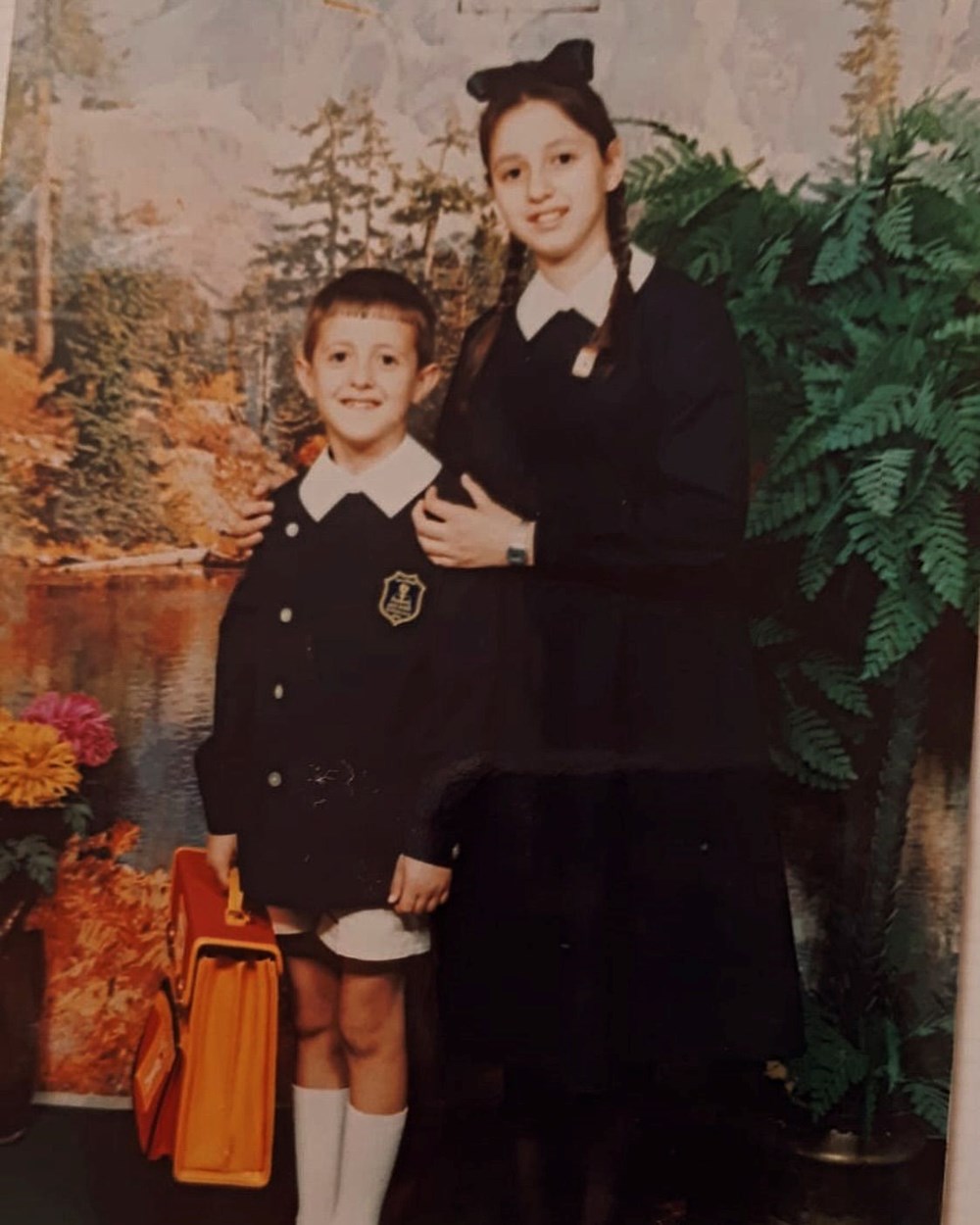 Su Burcu Yazgı Coşkun'dan nostaljik kare (Ünlülerin çocukluk ve gençlik halleri) - 187