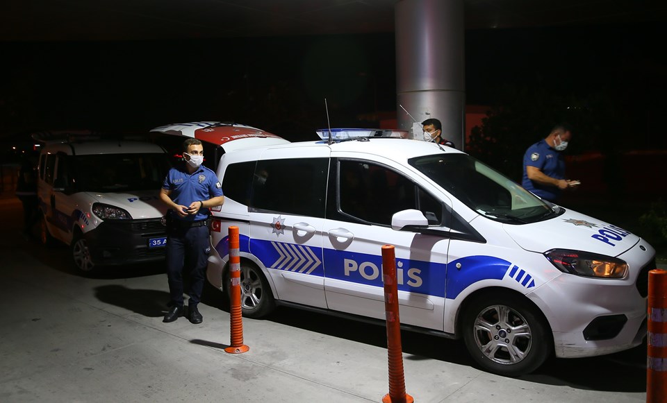 İstanbul'da cinayet zanlısı olarak aranan 3 kişi İzmir'de yakalandı - 1