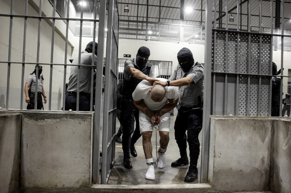 Dünya üzerindeki cehennem: Trump karara meydan okudu, göçmenler El Salvador'da - 1