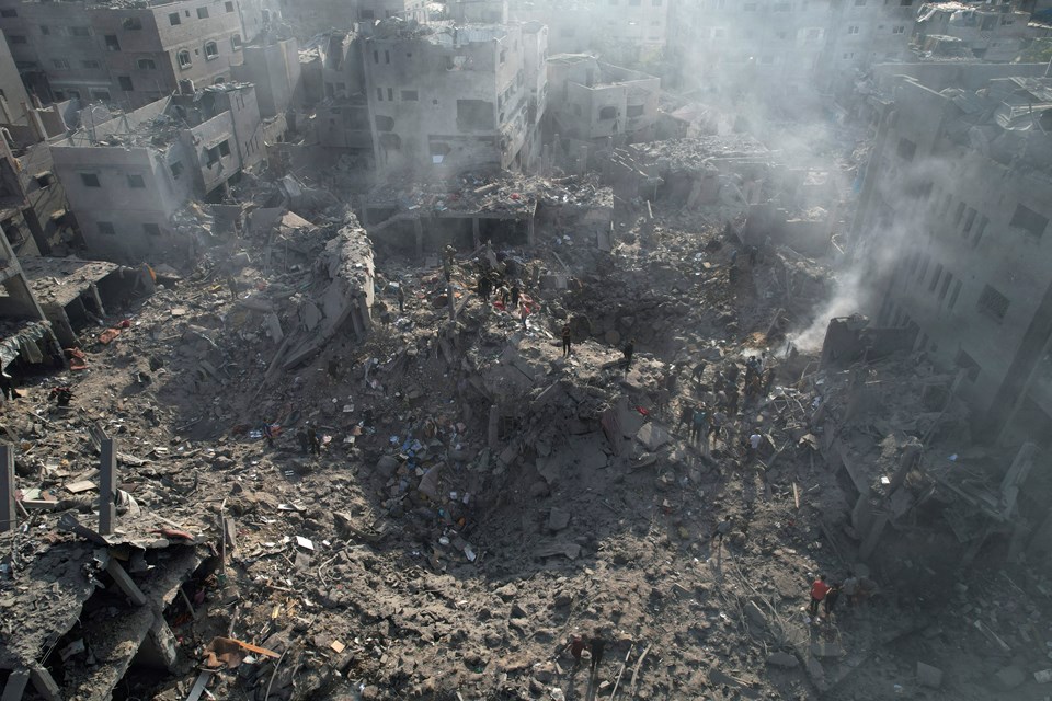 İsrail Gazze'deki Bureyc Mülteci Kampı'nı yeniden bombaladı: Çok sayıda ölü ve yaralı var - 1