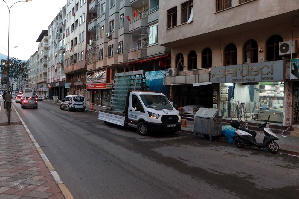 İskenderun'da patlamanın yaşandığı caddede teröre ‘Türk bayraklı’ tepki - 9