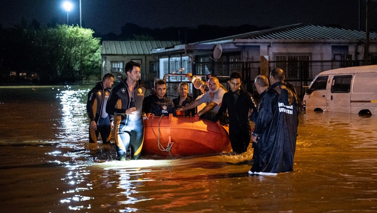 İstanbul'a sel getiren sağanak devam edecek mi? İstanbul'a sel getiren sağanak devam edecek mi?