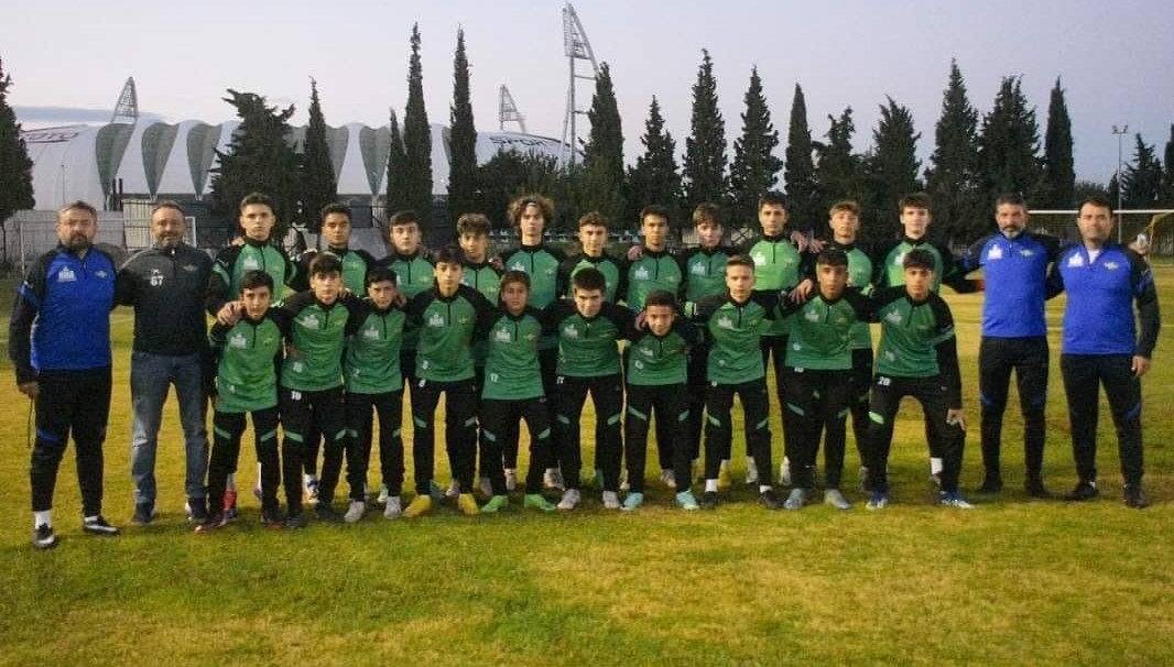 Akhisarspor dibi gördü