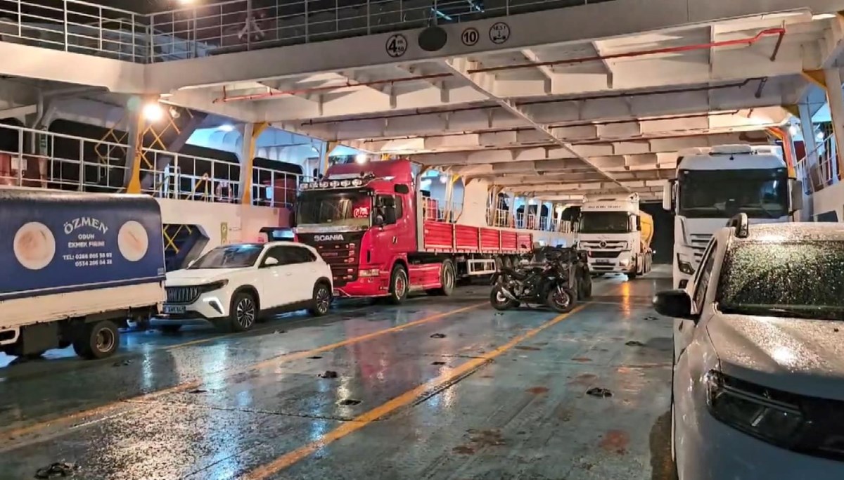 Marmara Denizi’nde korku dolu anlar: Makine arızası yapan feribot Avşa’ya yanaştı