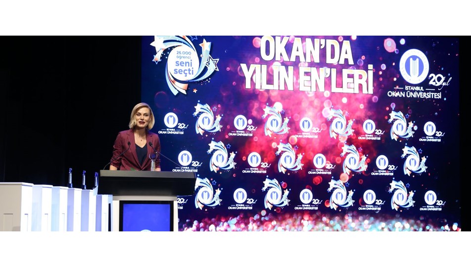 En iyi haber sunucusu Seda Öğretir (NTV'ye öğrencilerden ödül)