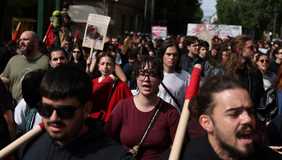 Atina'da öğrenci ve öğretmenlere biber gazlı müdahale