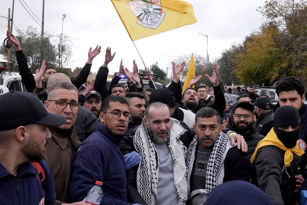 Filistinli mahkumlara tişört işkencesi! Davut Yıldızı giydirdiler, fotoğrafları dağıttılar - 3