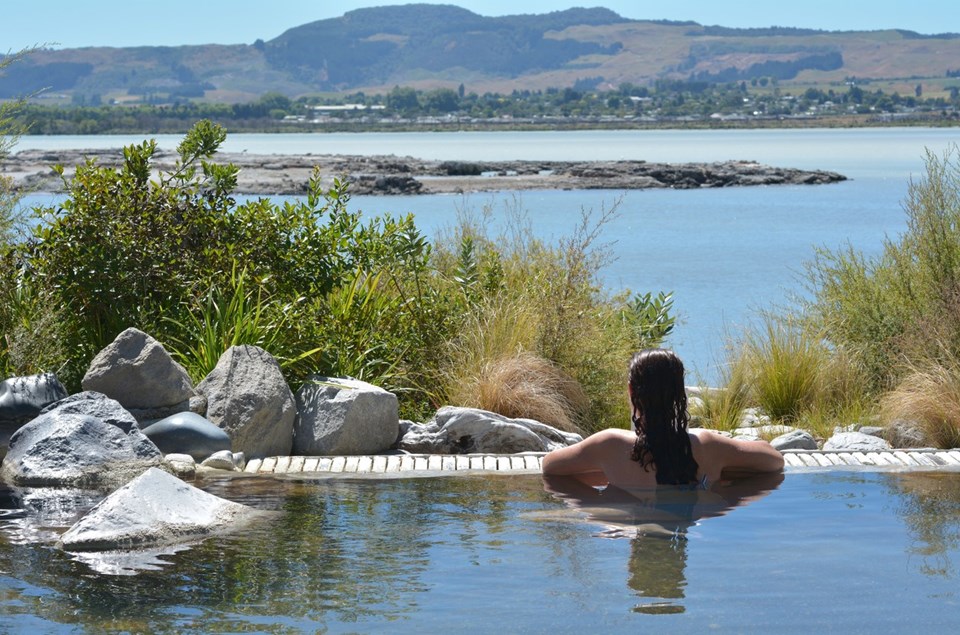 Yeni Zelanda Turizm Bakanı: Ülkemizin günde 10 dolar harcayan turistlerle işi yok - 1