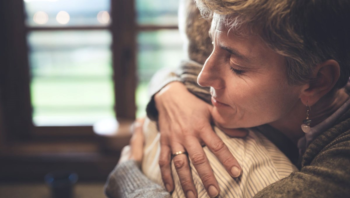 Acı çeken bir yetişkine yardımcı olmanın basit yolu: 3 cümle yetiyor