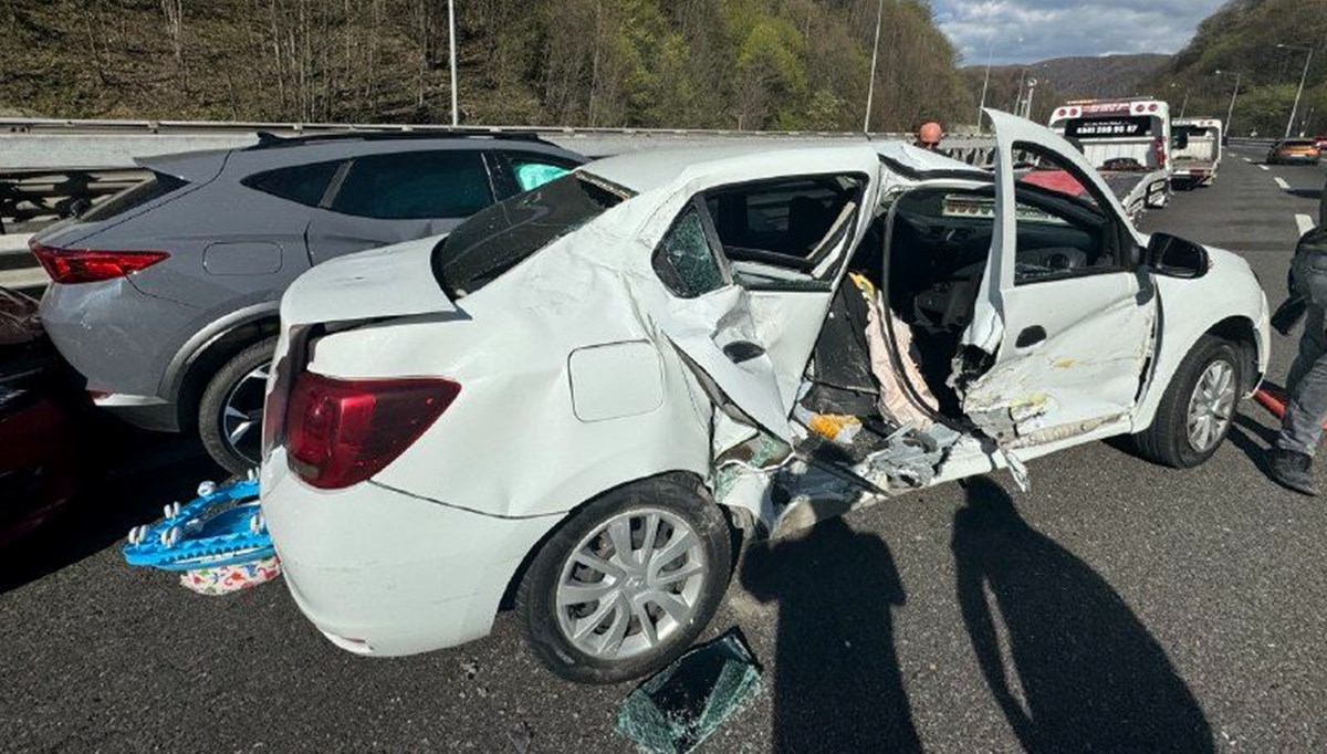 Anadolu Otoyolu'nun zincirleme trafik kazası: Araç kuyrukları oluştu