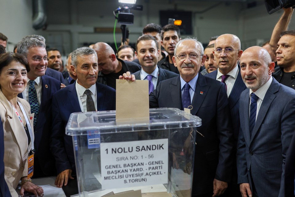 CHP'de Kemal Kılıçdaroğlu dönemi sona erdi: Yeni genel başkan Özgür Özel oldu - 1