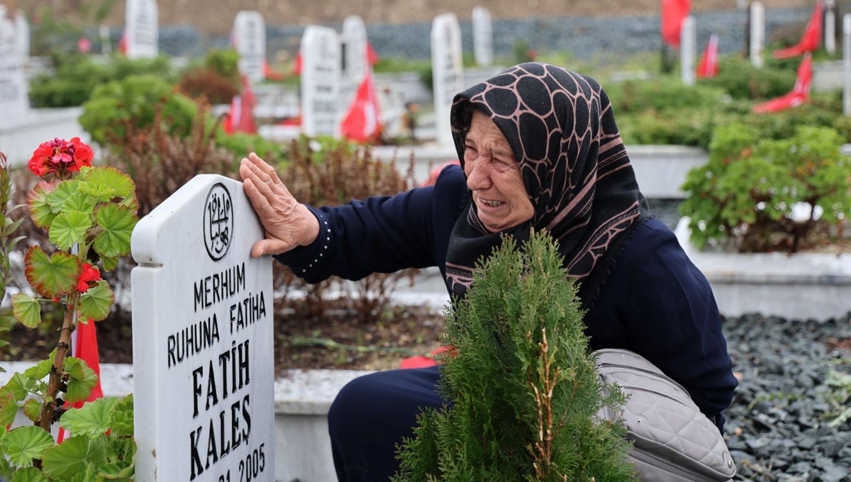 Depremde gelini ve 3 torununu kaybetti: 